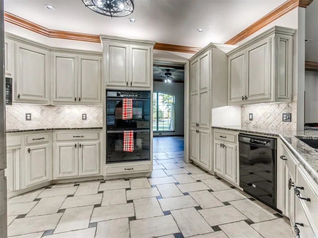 Photo 15 — 18470 N Antler Way, Edmond, OK 73012