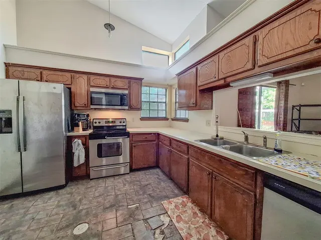 Photo 5 — 12817 Westcourt, Oklahoma City, OK 73142
