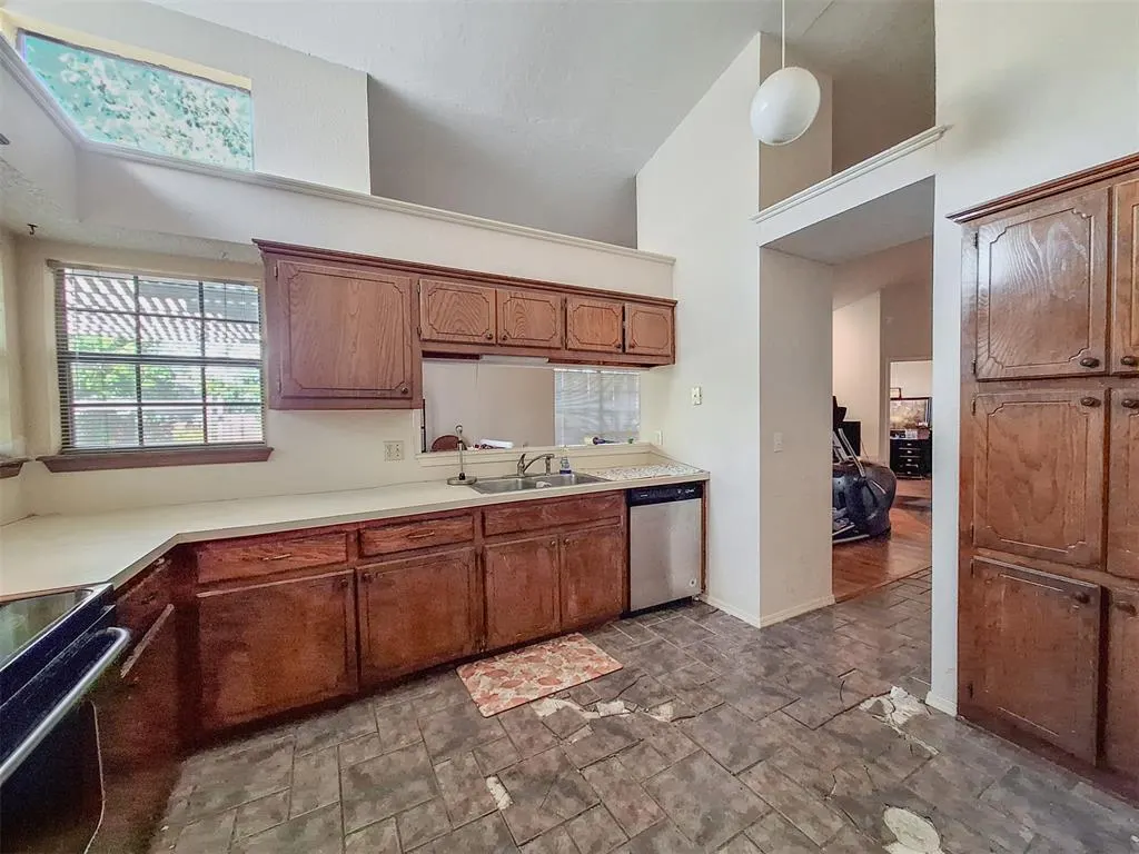 Photo 6 — 12817 Westcourt, Oklahoma City, OK 73142