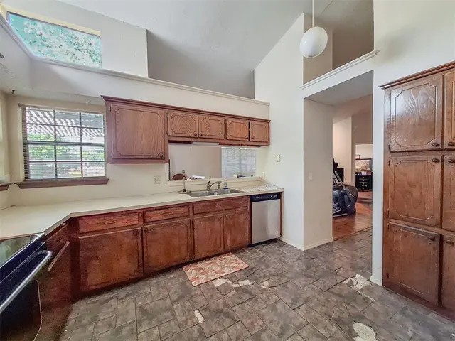 Photo 6 — 12817 Westcourt, Oklahoma City, OK 73142