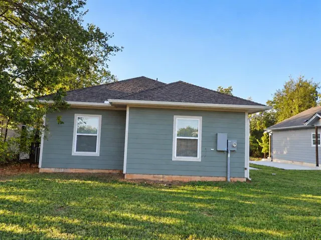 Photo 2 — 1741 NE 11th Street, Oklahoma City, OK 73117