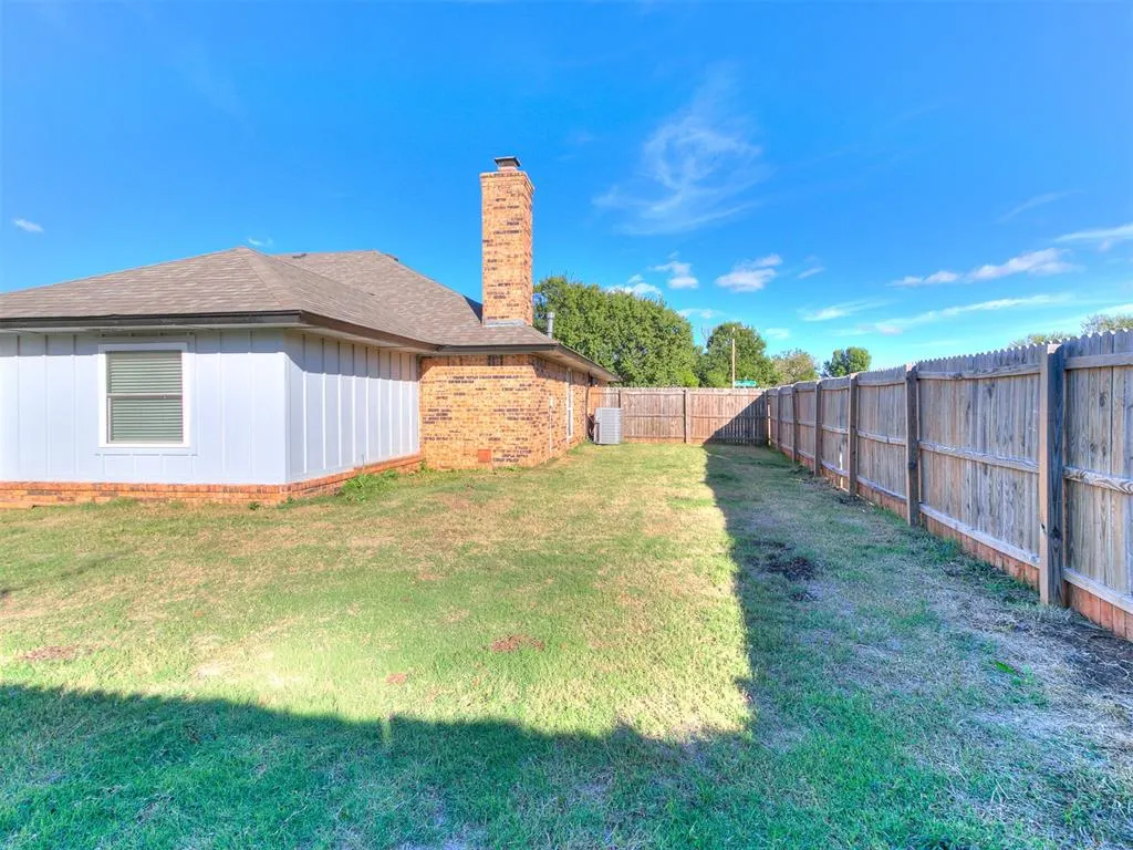 Photo 9 — 3725 Summerwind Avenue, Oklahoma City, OK 73179