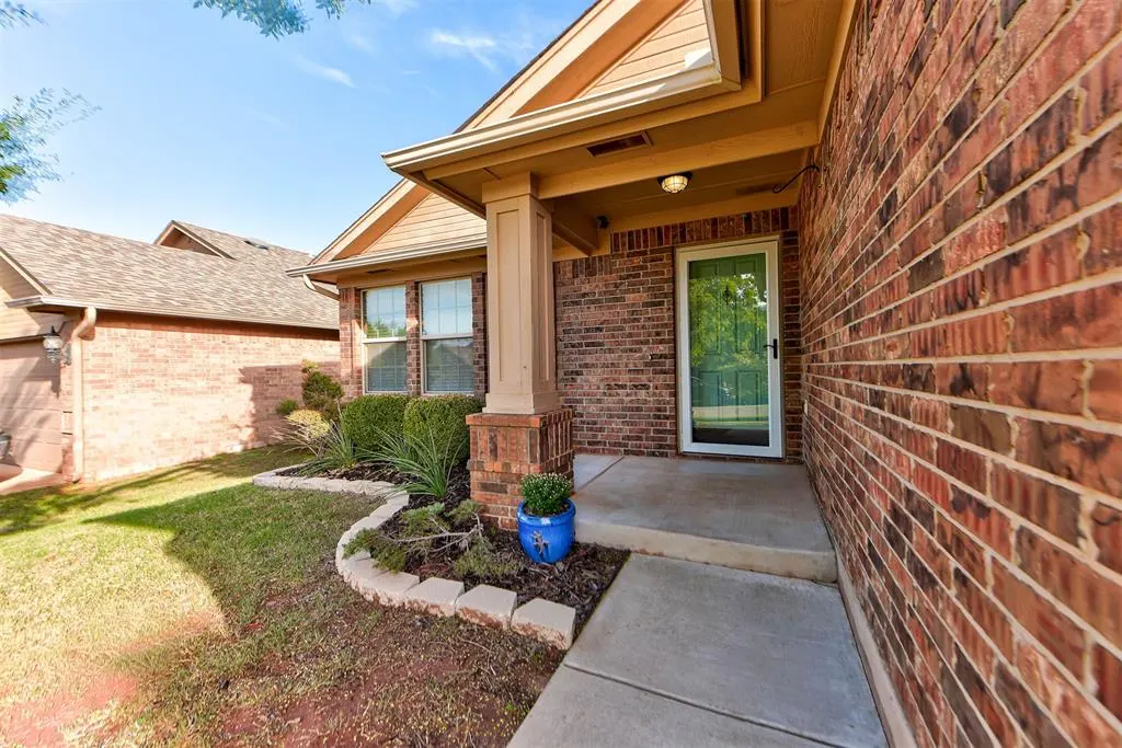 Photo 2 — 2709 NW 186th Street, Edmond, OK 73012