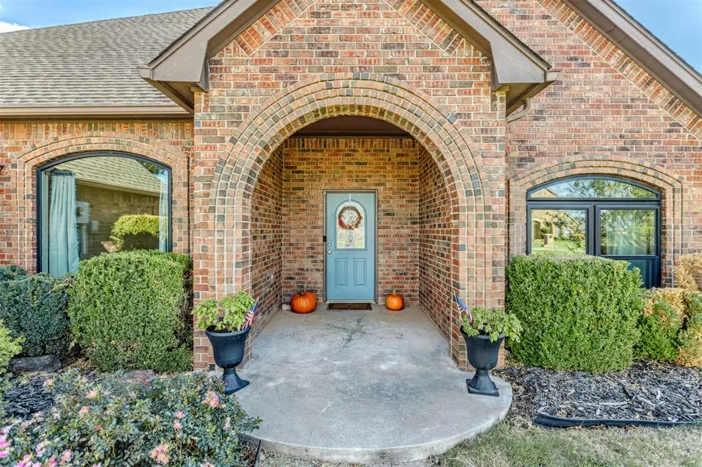 Photo 2 — 4658 Hillcrest Lane, Edmond, OK 73025