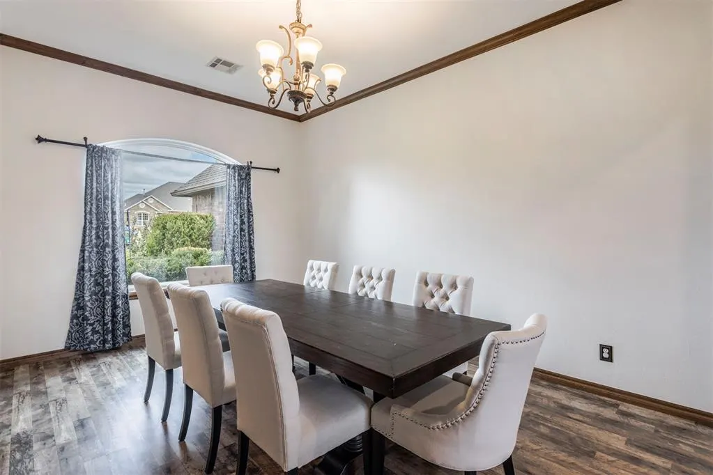 Photo 6 — 4658 Hillcrest Lane, Edmond, OK 73025