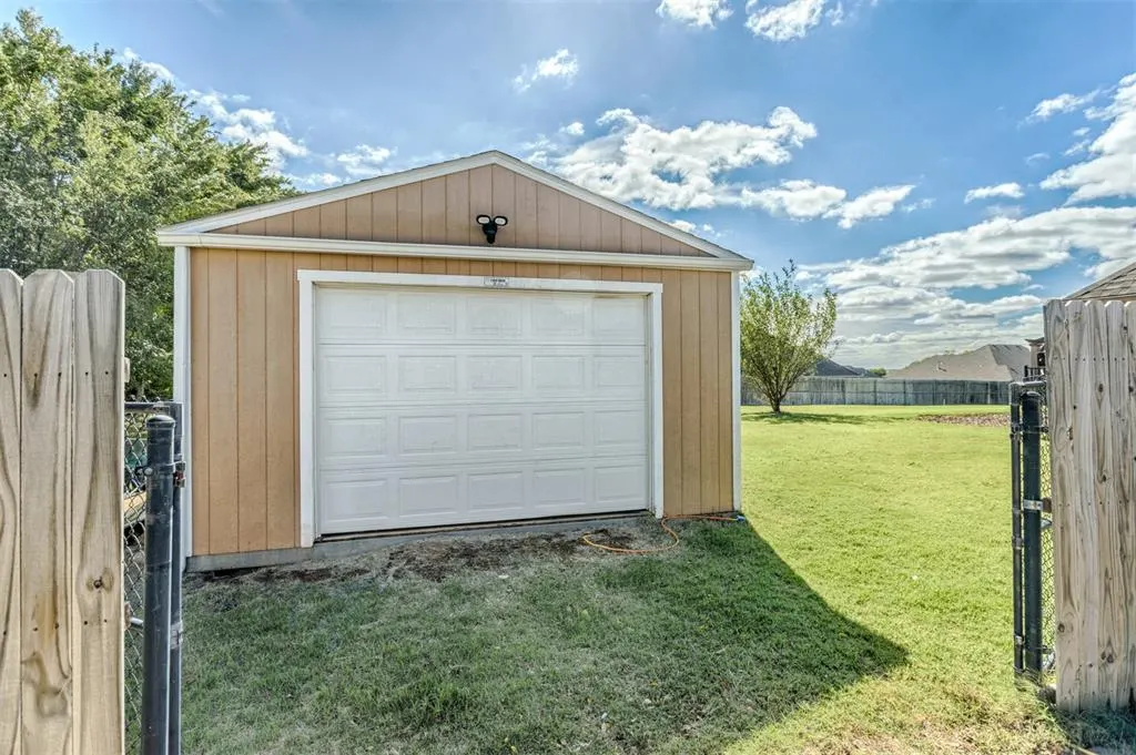 Photo 36 — 4658 Hillcrest Lane, Edmond, OK 73025