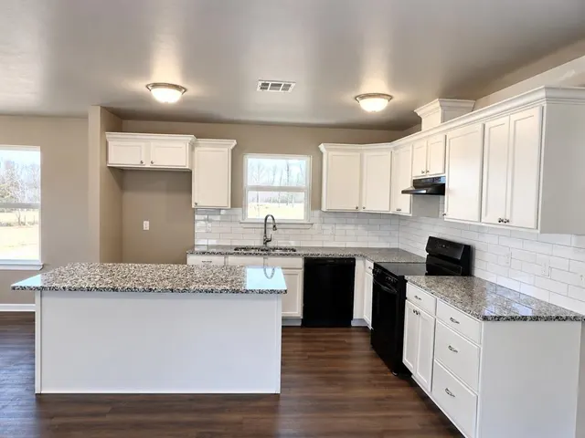 Photo 4 — 1436 NE 12th Street, Oklahoma City, OK 73117
