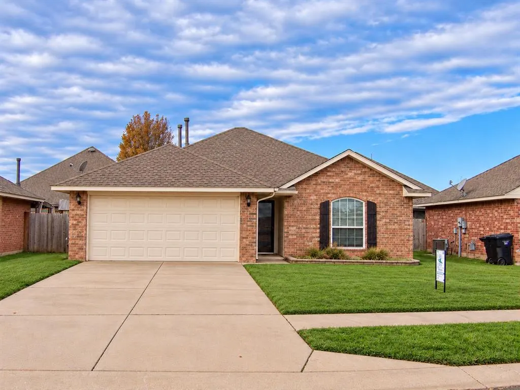 Front exterior — 4405 Apple Blossom Circle, Moore, OK 73160