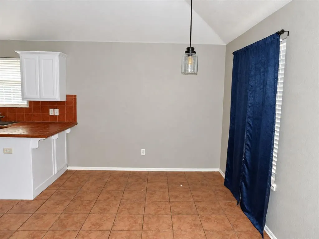 Photo 3 — 4405 Apple Blossom Circle, Moore, OK 73160