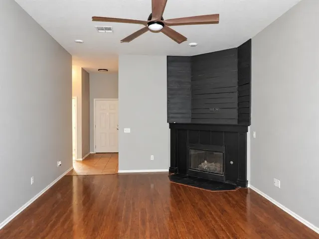 Photo 4 — 4405 Apple Blossom Circle, Moore, OK 73160