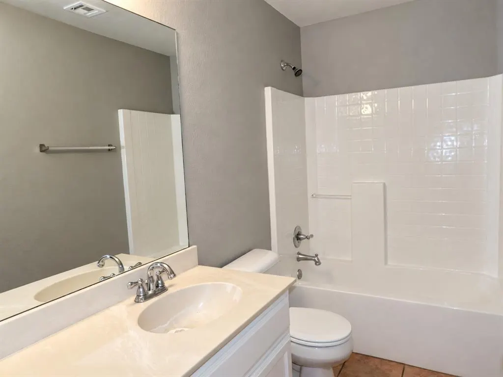 Photo 5 — 4405 Apple Blossom Circle, Moore, OK 73160