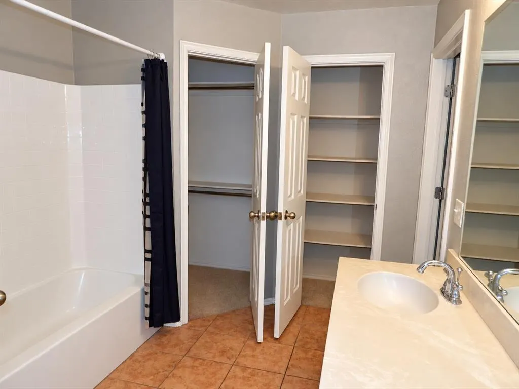 Photo 6 — 4405 Apple Blossom Circle, Moore, OK 73160