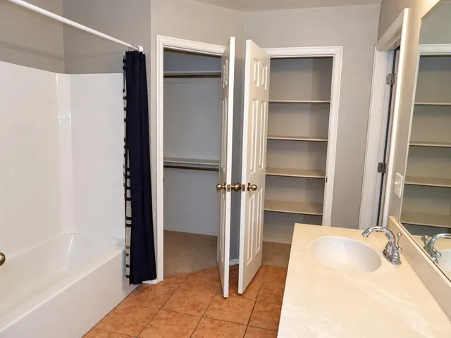 Photo 6 — 4405 Apple Blossom Circle, Moore, OK 73160
