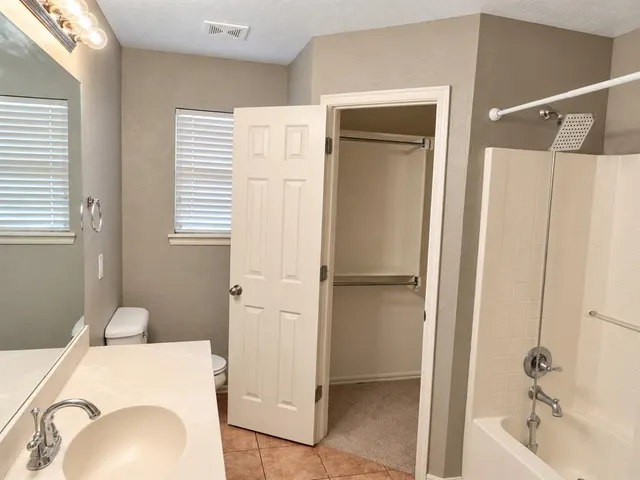 Photo 7 — 4405 Apple Blossom Circle, Moore, OK 73160