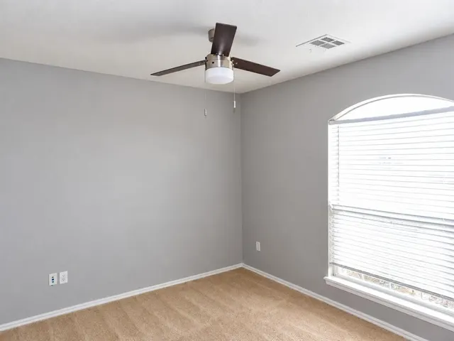 Photo 8 — 4405 Apple Blossom Circle, Moore, OK 73160