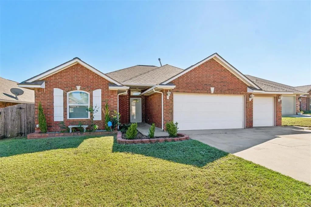 Front exterior — 904 SW 39th Street, Moore, OK 73160