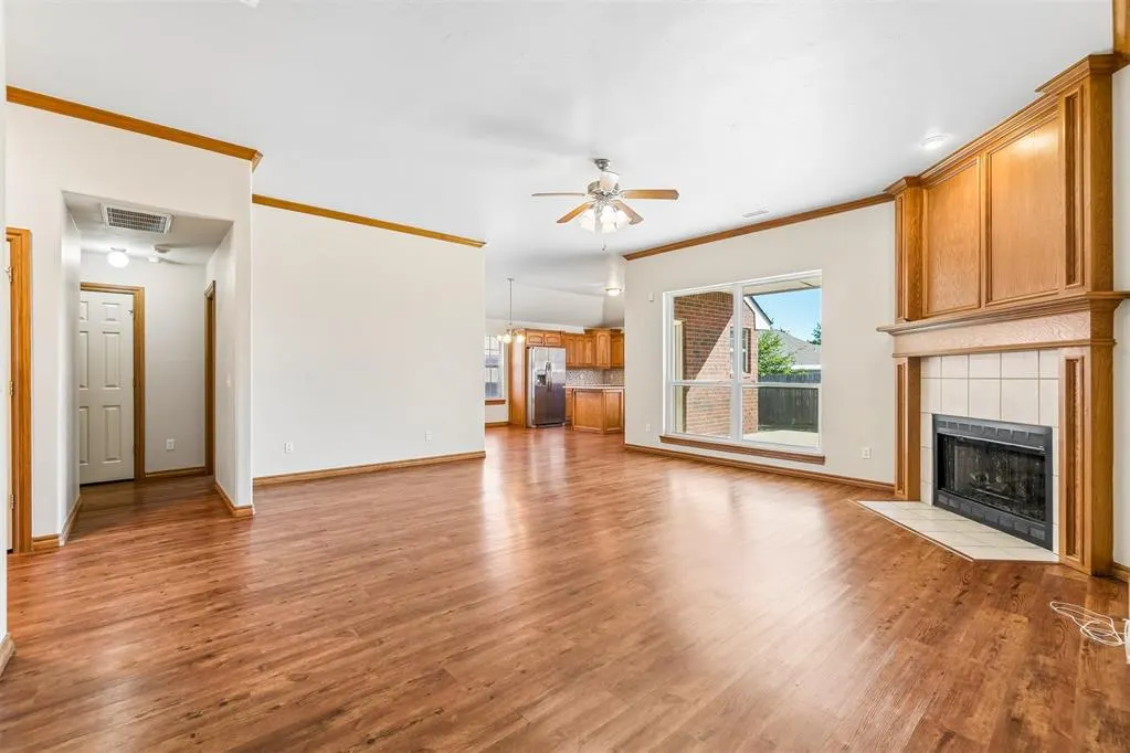 Photo 7 — 904 SW 39th Street, Moore, OK 73160