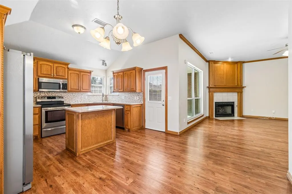 Photo 11 — 904 SW 39th Street, Moore, OK 73160