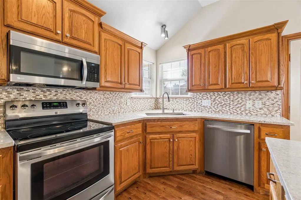 Photo 14 — 904 SW 39th Street, Moore, OK 73160