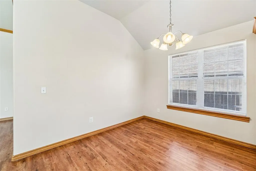 Photo 17 — 904 SW 39th Street, Moore, OK 73160