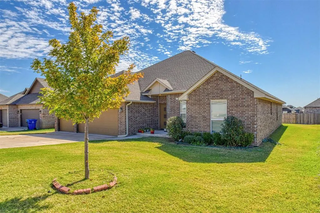 Photo 2 — 2900 summit crossing Parkway, Norman, OK 73071