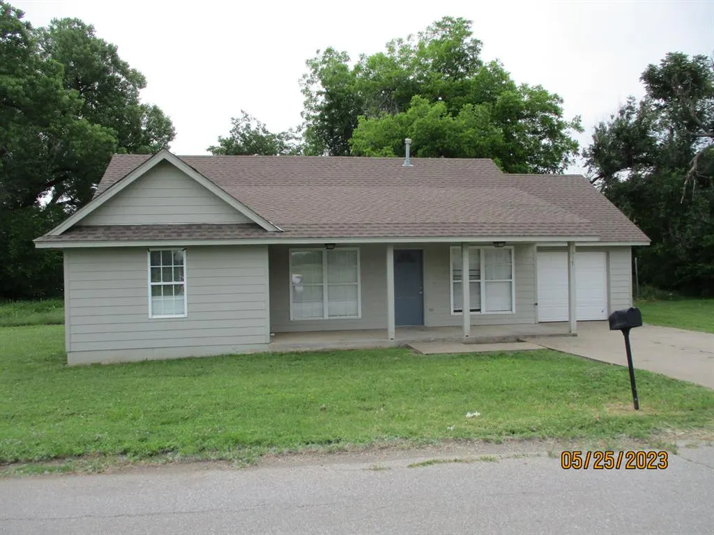 Front exterior — 617 W Caddo Street, El Reno, OK 73036