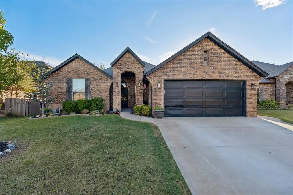 Photo 2 — 17105 Barcelona Drive, Oklahoma City, OK 73170