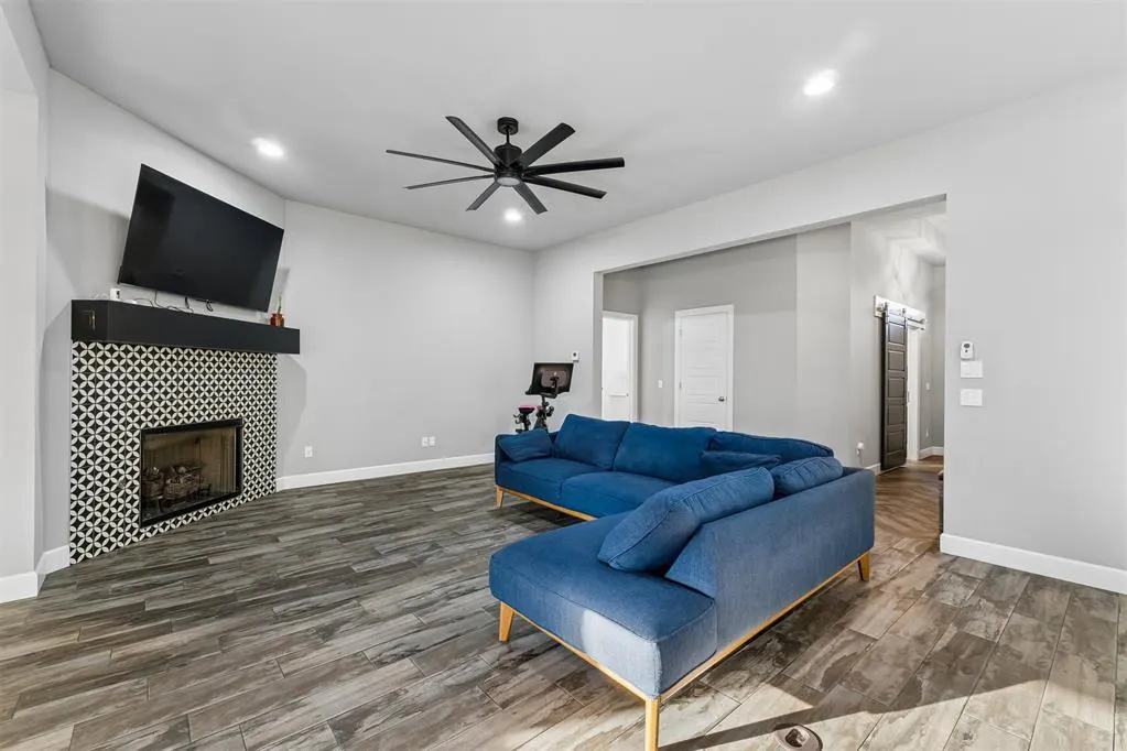 Photo 5 — 17105 Barcelona Drive, Oklahoma City, OK 73170