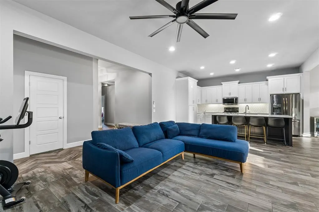 Photo 7 — 17105 Barcelona Drive, Oklahoma City, OK 73170