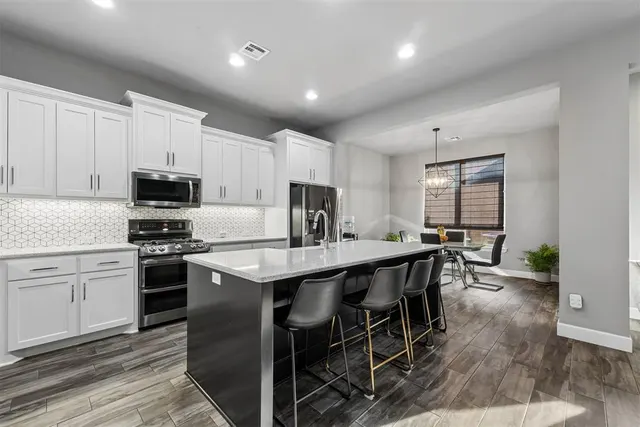 Photo 8 — 17105 Barcelona Drive, Oklahoma City, OK 73170