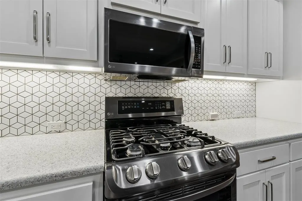 Photo 11 — 17105 Barcelona Drive, Oklahoma City, OK 73170