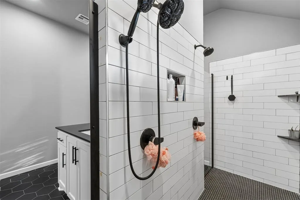Photo 18 — 17105 Barcelona Drive, Oklahoma City, OK 73170