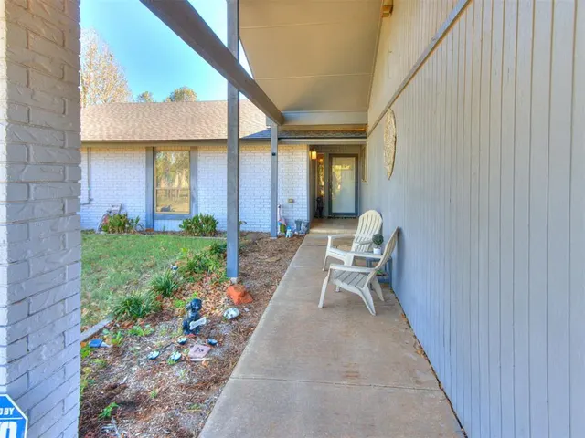 Photo 2 — 10408 Ryecroft Road, Oklahoma City, OK 73162