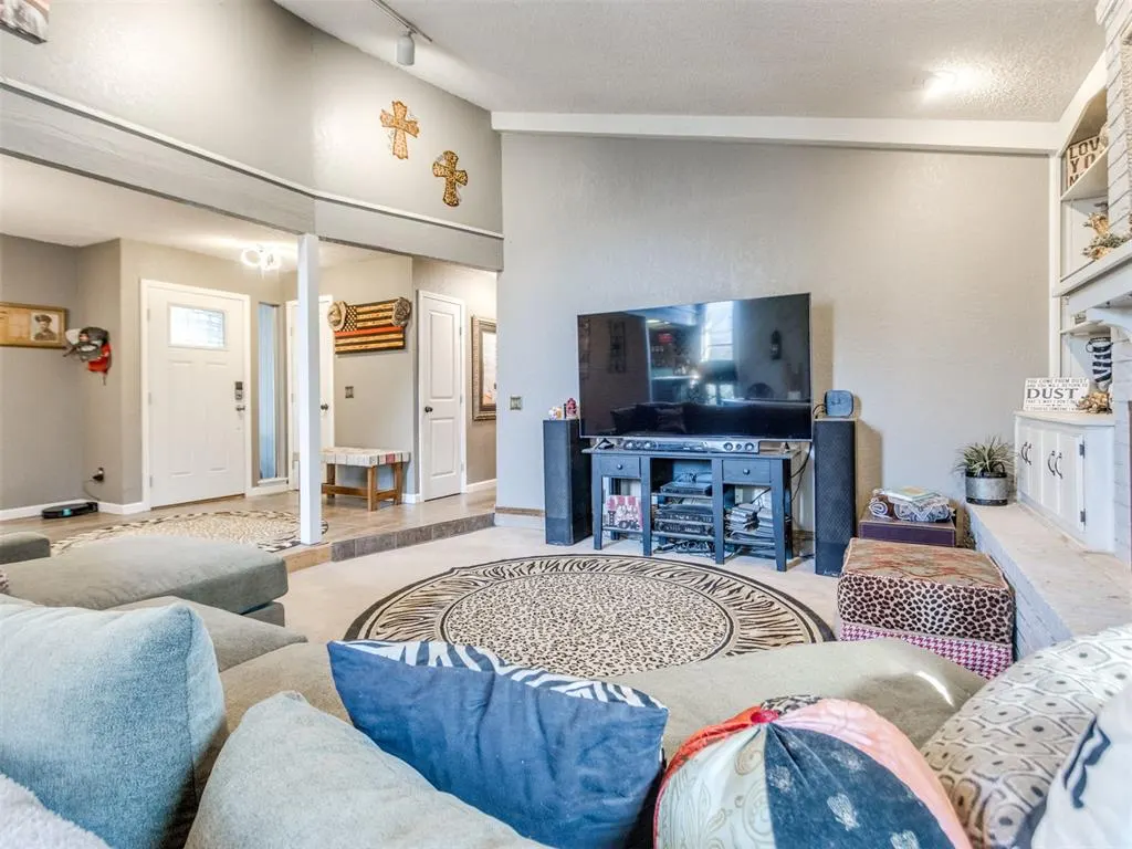 Photo 8 — 10408 Ryecroft Road, Oklahoma City, OK 73162
