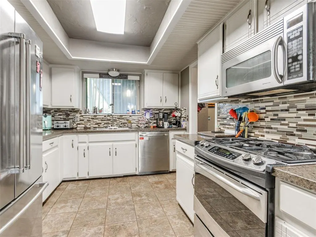 Photo 15 — 10408 Ryecroft Road, Oklahoma City, OK 73162