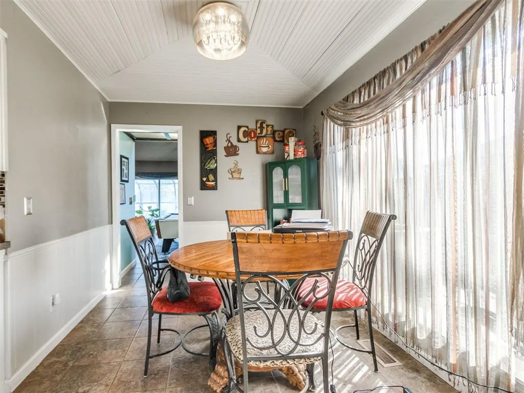 Photo 17 — 10408 Ryecroft Road, Oklahoma City, OK 73162