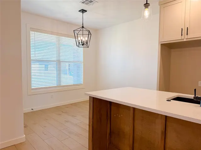 Photo 4 — 1801 Zainab Lane, Yukon, OK 73099