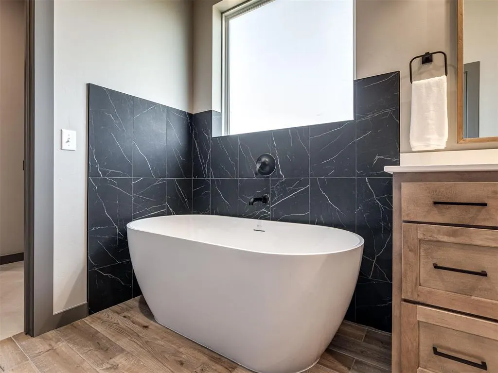 Photo 13 — 16028 Catalonia Place, Oklahoma City, OK 73170