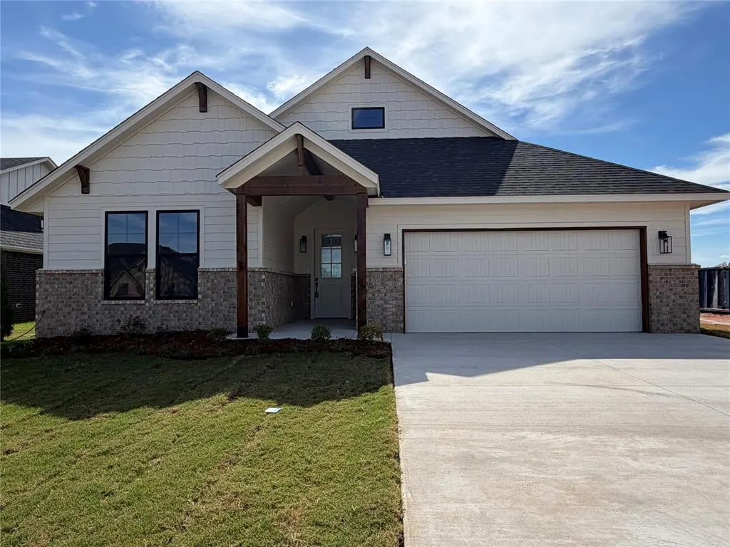 Front exterior — 211 Outlander Way, Shawnee, OK 74804
