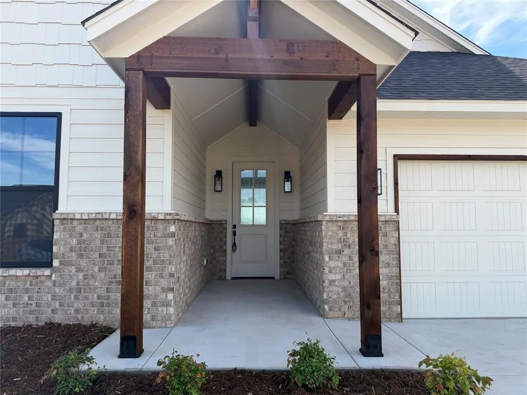 Photo 2 — 211 Outlander Way, Shawnee, OK 74804