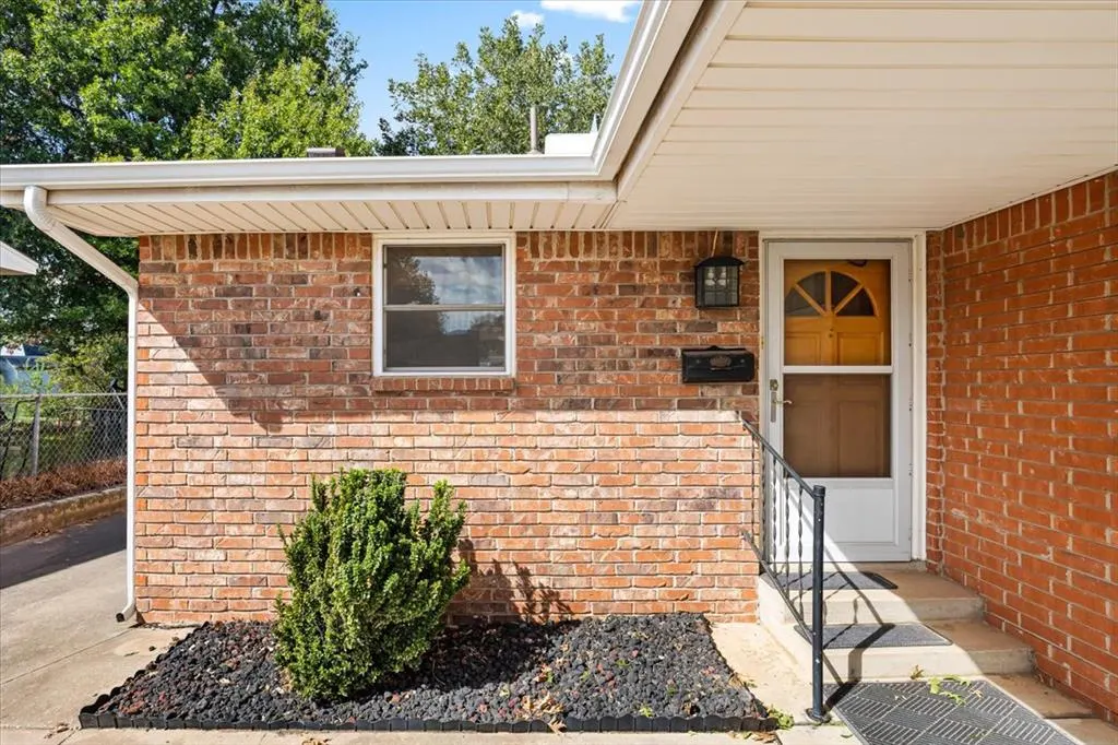 Front exterior — 400 Cherokee Lane, El Reno, OK 73036