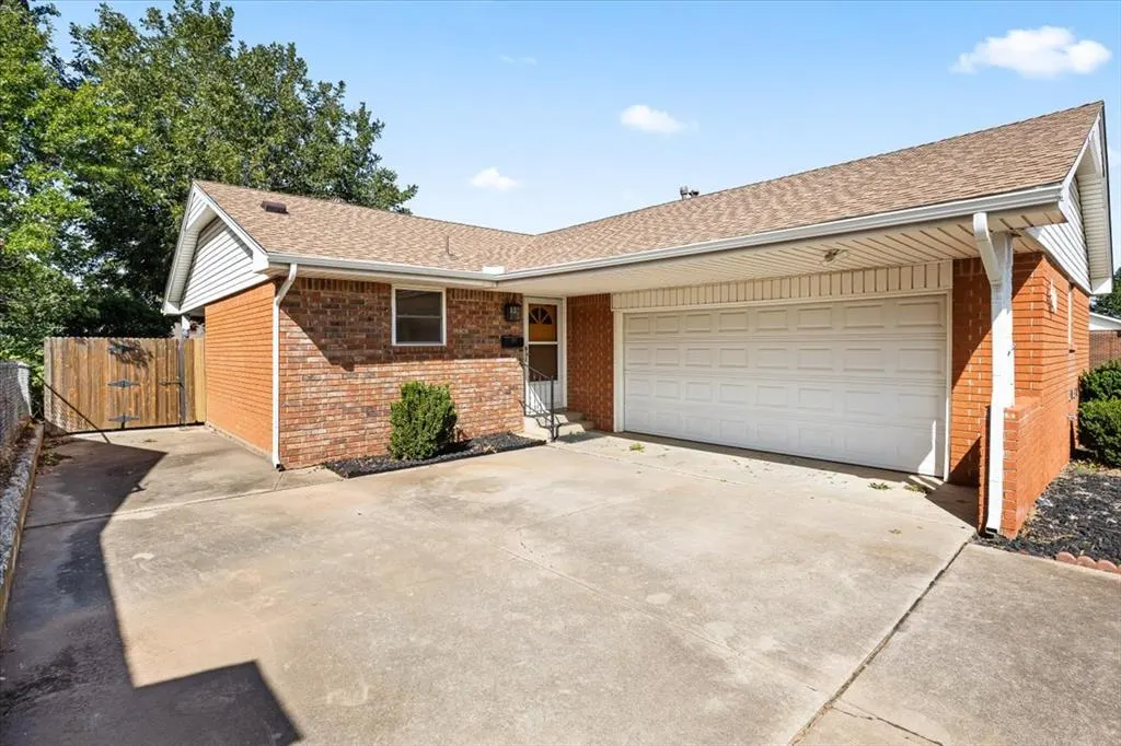 Photo 3 — 400 Cherokee Lane, El Reno, OK 73036
