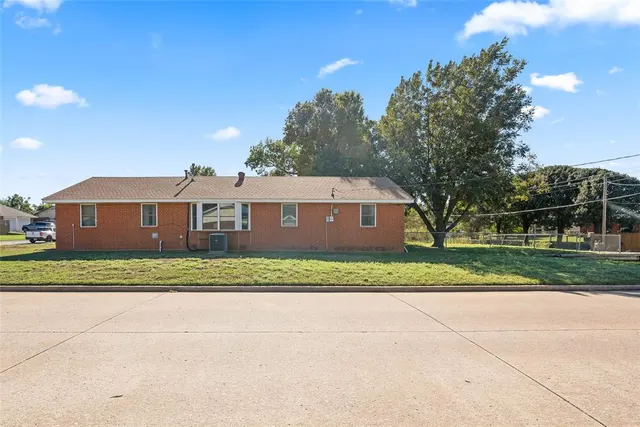 Photo 4 — 400 Cherokee Lane, El Reno, OK 73036