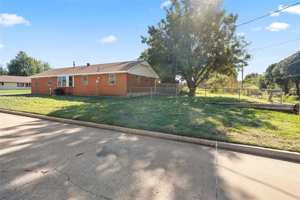 Photo 5 — 400 Cherokee Lane, El Reno, OK 73036