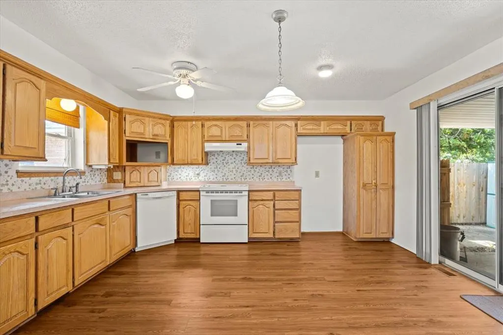 Photo 7 — 400 Cherokee Lane, El Reno, OK 73036