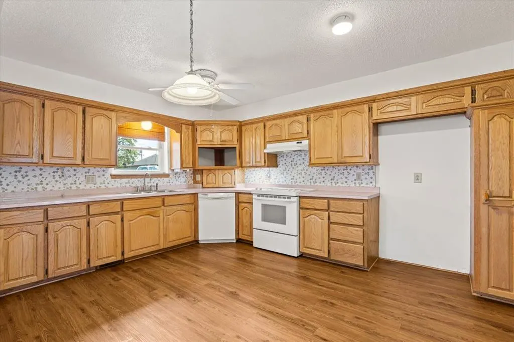 Photo 9 — 400 Cherokee Lane, El Reno, OK 73036