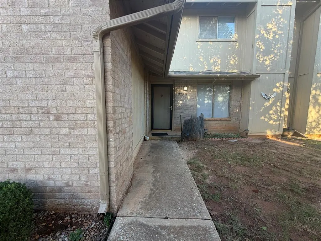 Photo 2 — 9759 Hefner Village Boulevard, Oklahoma City, OK 73162