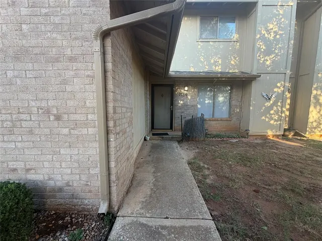 Photo 2 — 9759 Hefner Village Boulevard, Oklahoma City, OK 73162