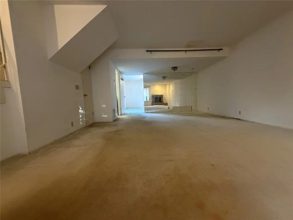 Photo 4 — 9759 Hefner Village Boulevard, Oklahoma City, OK 73162