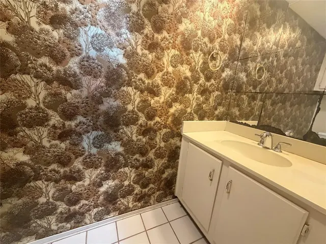 Photo 8 — 9759 Hefner Village Boulevard, Oklahoma City, OK 73162
